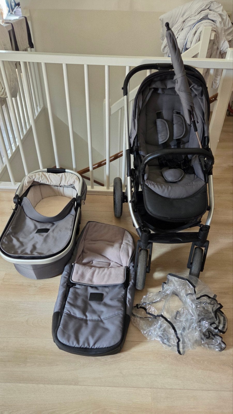 Mutsy Transit kinderwagen met reiswieg en voetenzak, Kinderen en Baby's, Kinderwagens en Combinaties, Ophalen, Gebruikt, Combiwagen