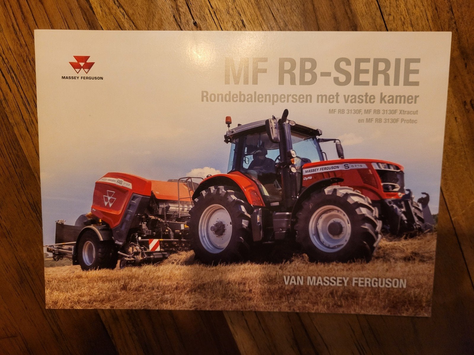 tractor folder Massey Ferguson RB serie rondebalenpersen, Boeken, Ophalen of Verzenden, Zo goed als nieuw