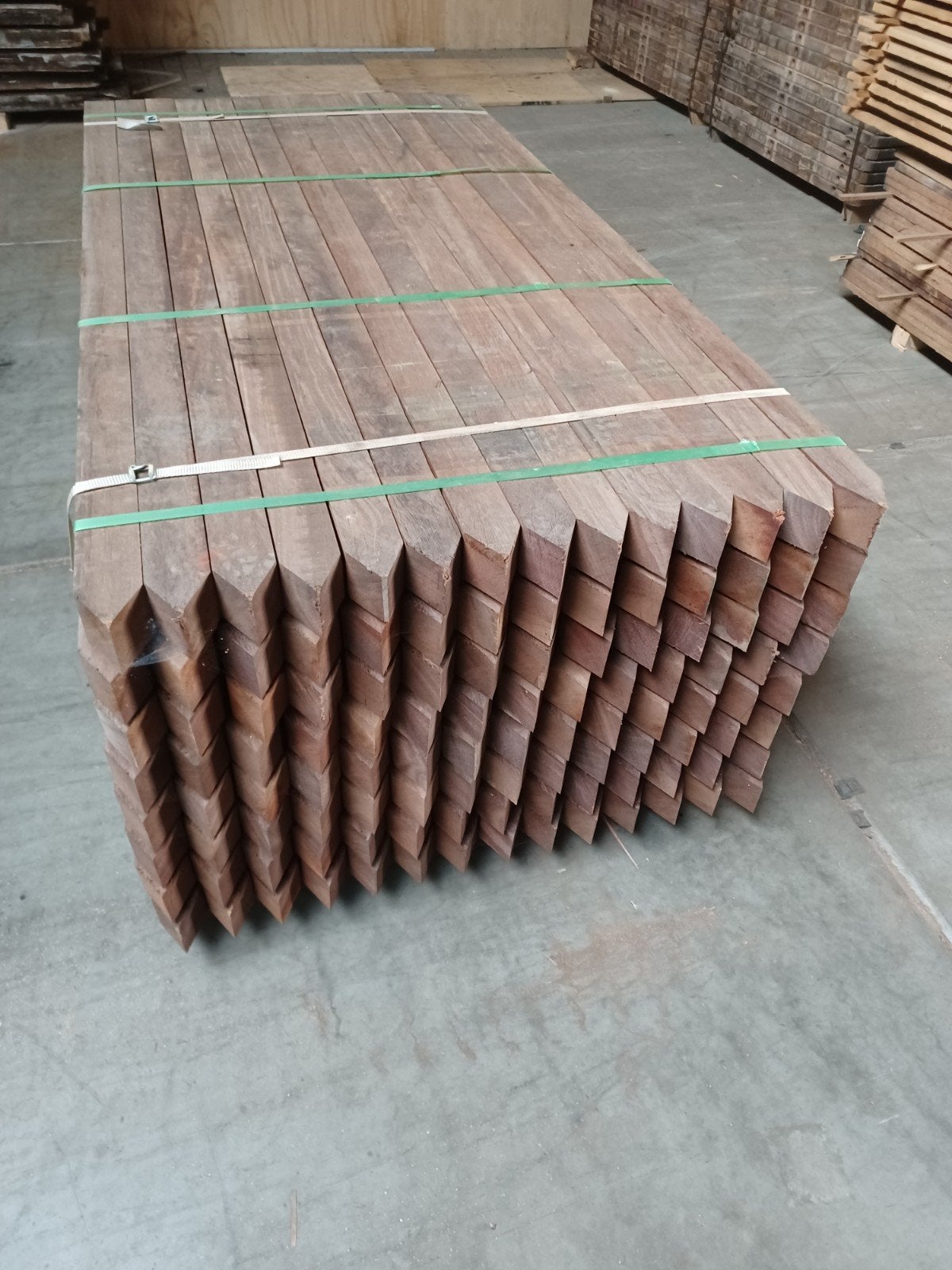 hardhouten  palen  tuinpalen  schuttingpalen  planken azobe, Ophalen of Verzenden, 250 cm of meer, Palen, Hardhout