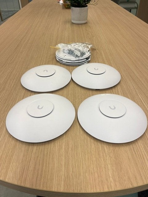 Ubiquiti Wifi acces points 4 stuks, Computers en Software, Ophalen of Verzenden