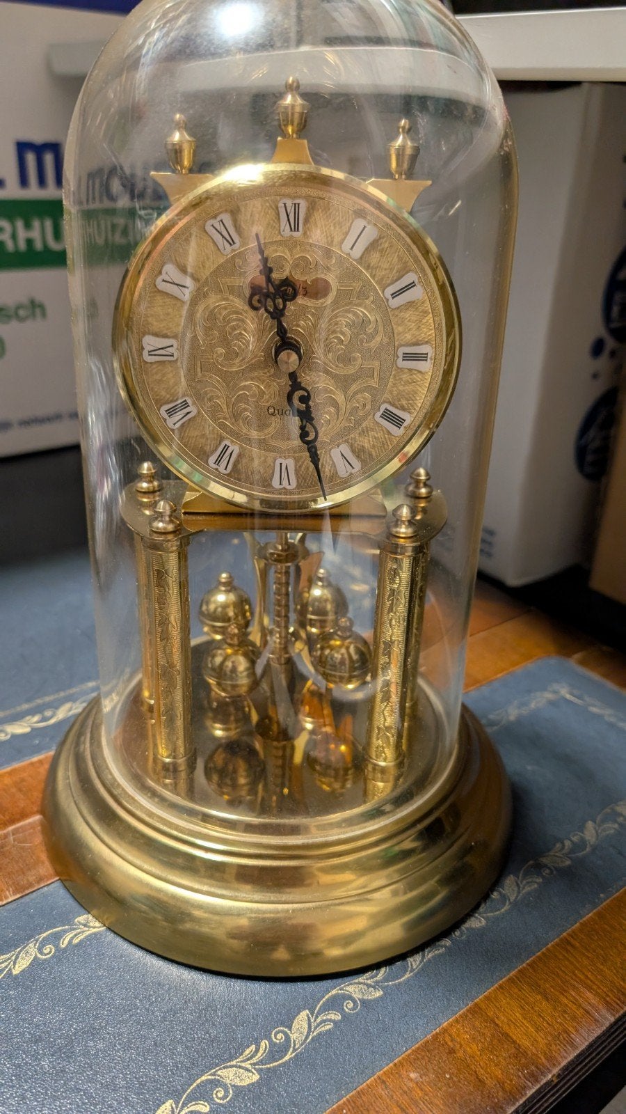 Prachtige gouden pendule klok onder glazen stolp, Antiek en Kunst, Antiek | Klokken, Ophalen of Verzenden