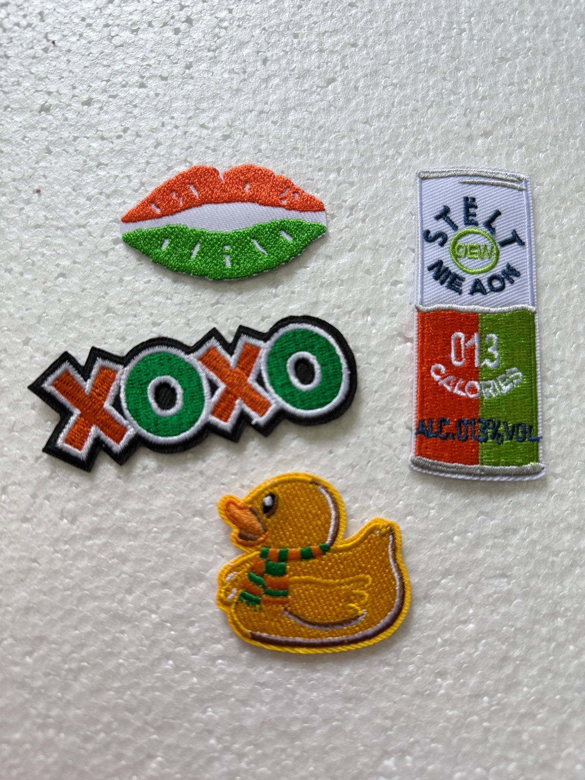 Kruikenstad emblemen Carnaval Tilburg set van 4, Ophalen of Verzenden, Nieuw, Carnaval, Accessoires