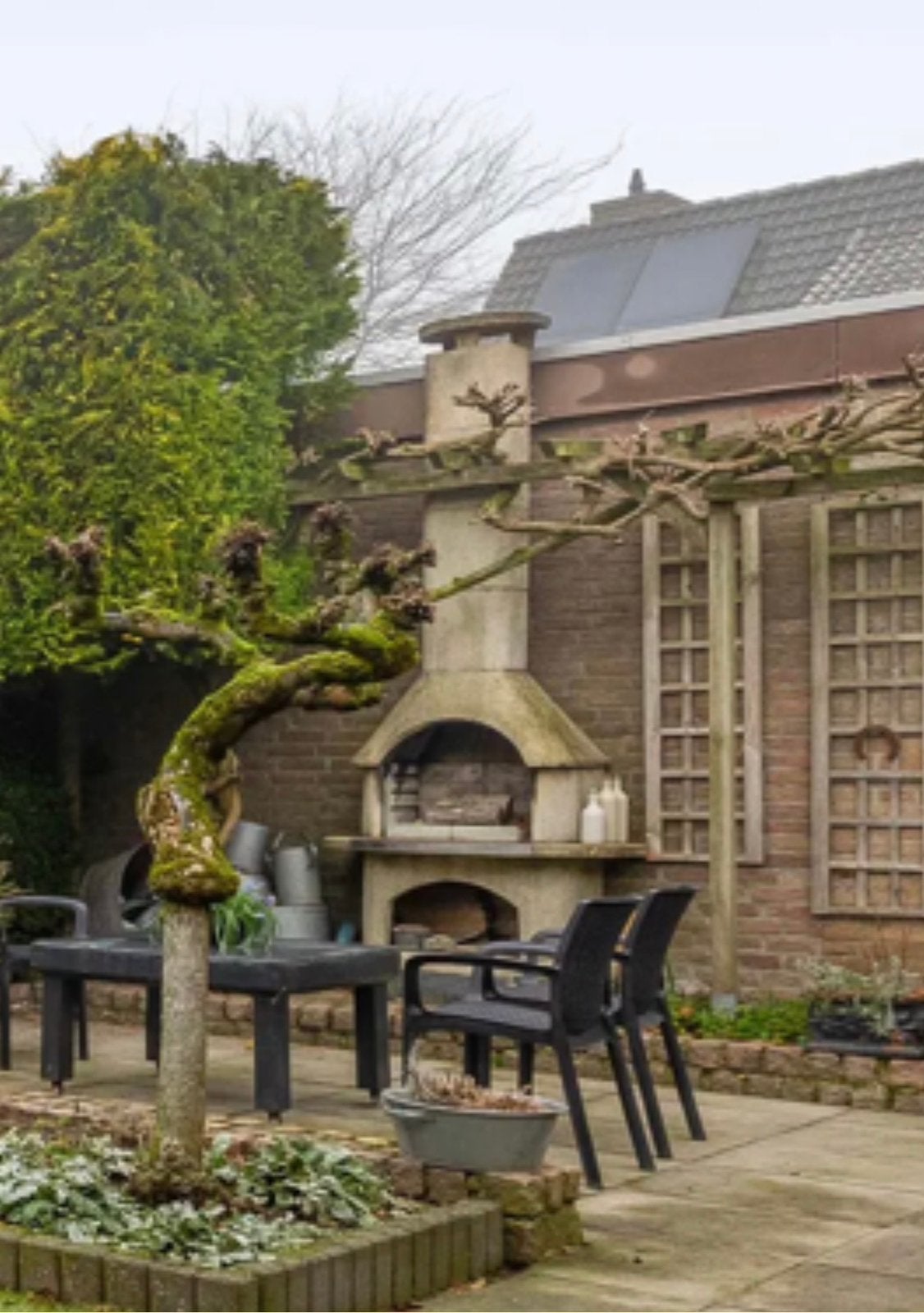 Stenen barbecue, Huizen en Kamers