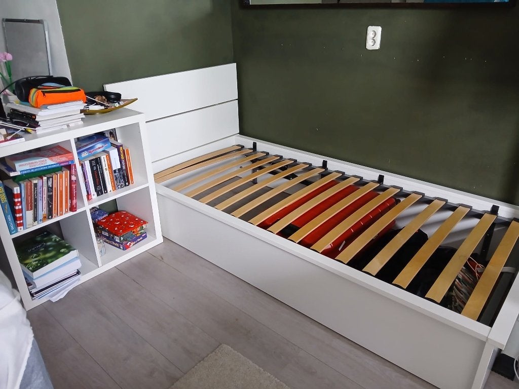 White IKEA Bed Frame for 90x200cm Mattress, Ophalen, 90 cm, Eenpersoons, Wit