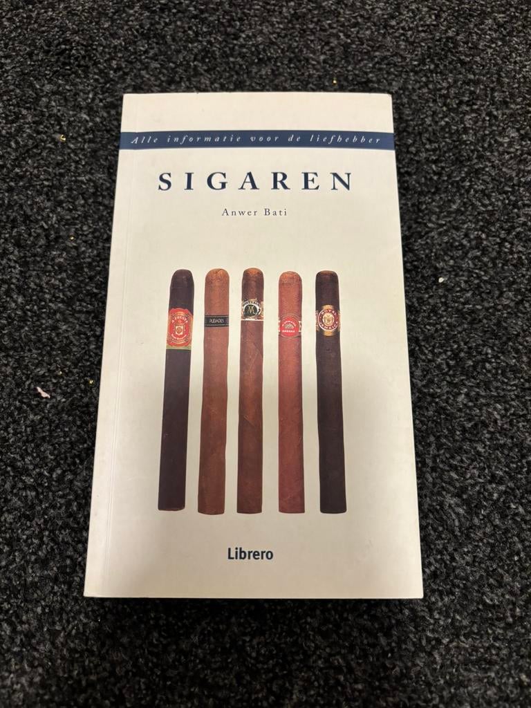 Boek. Sigaren. Anwer Bati., Ophalen of Verzenden, Zo goed als nieuw