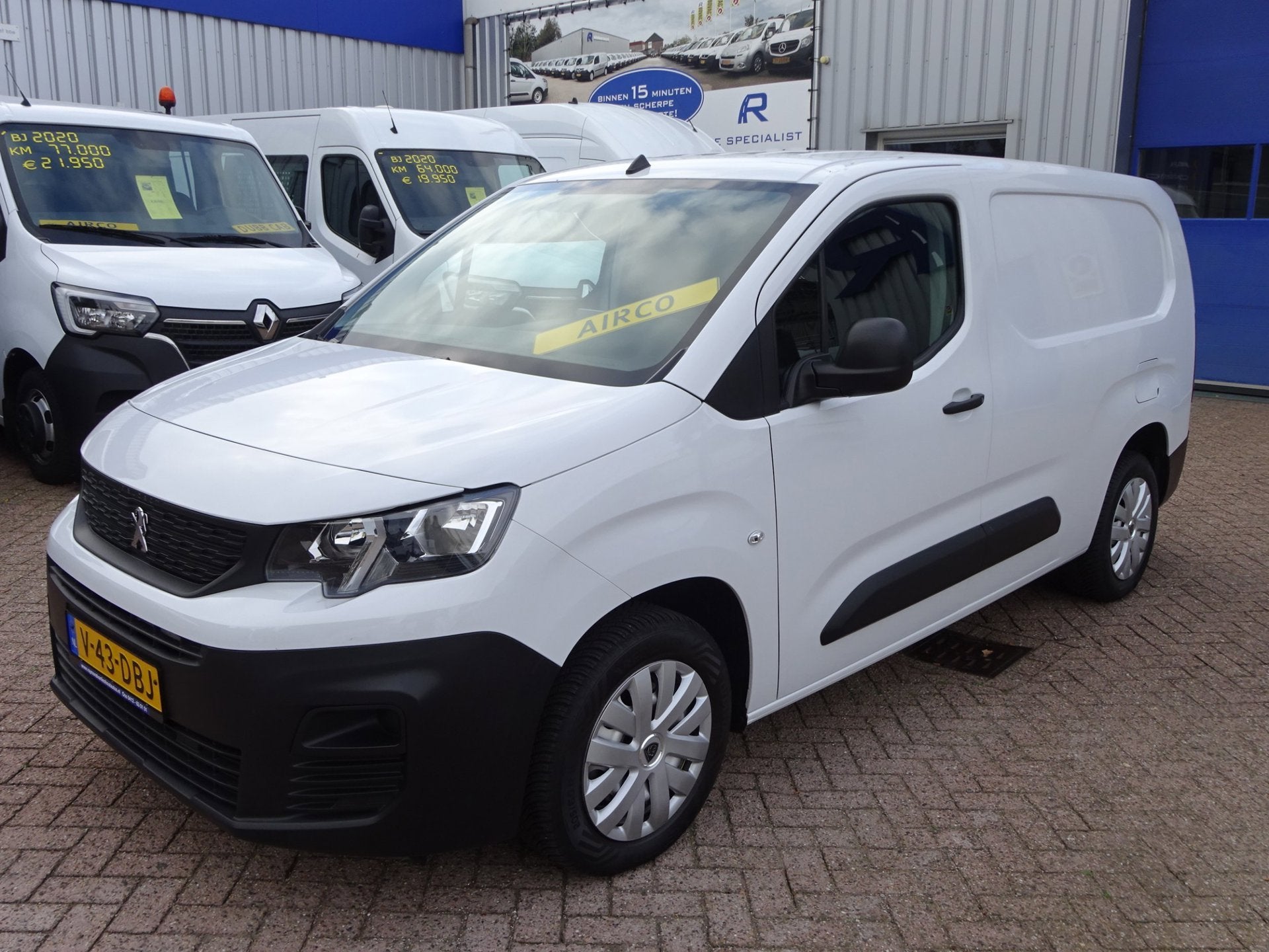 Peugeot Partner 1.5 BlueHDi 100 S&S L2 LONG AIRCO NAVIGATIE, Auto's, Voorwielaandrijving, Dealer onderhouden, Stof, 4 cilinders