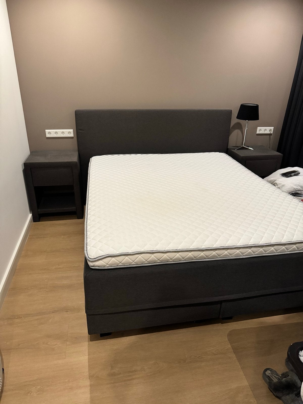 Swiss Sense Boxspring 160x200 met nachtkastjes, Ophalen, Tweepersoons, Zo goed als nieuw, 200 cm