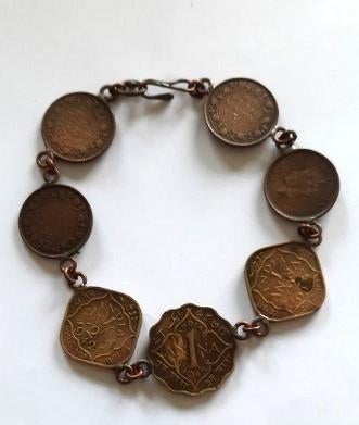 Vintage Trench Art Muntarmband India 1939-1943. 7x (8062), Ophalen, Gebruikt, Overige kleuren, Overige materialen