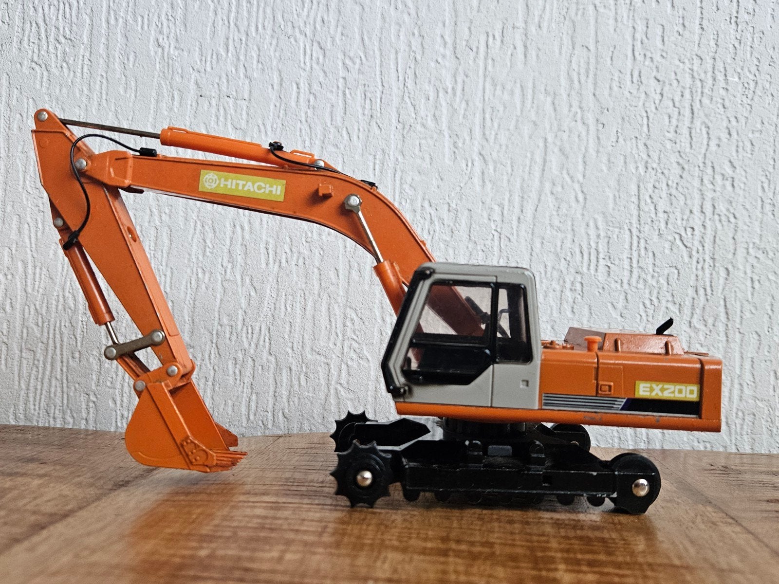 Shinsei Hitachi Super EX200 Graafmachine 1/40 Diecast, Ophalen of Verzenden