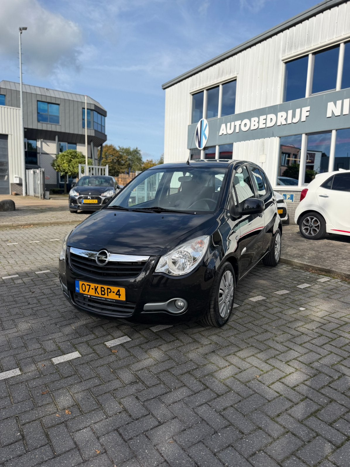 Opel Agila 1.2 16V AUT 2009 Zwart [AUTOMAAT+Nieuwe APK], Auto's, Stof, 40 €/maand, 4 cilinders, Zwart