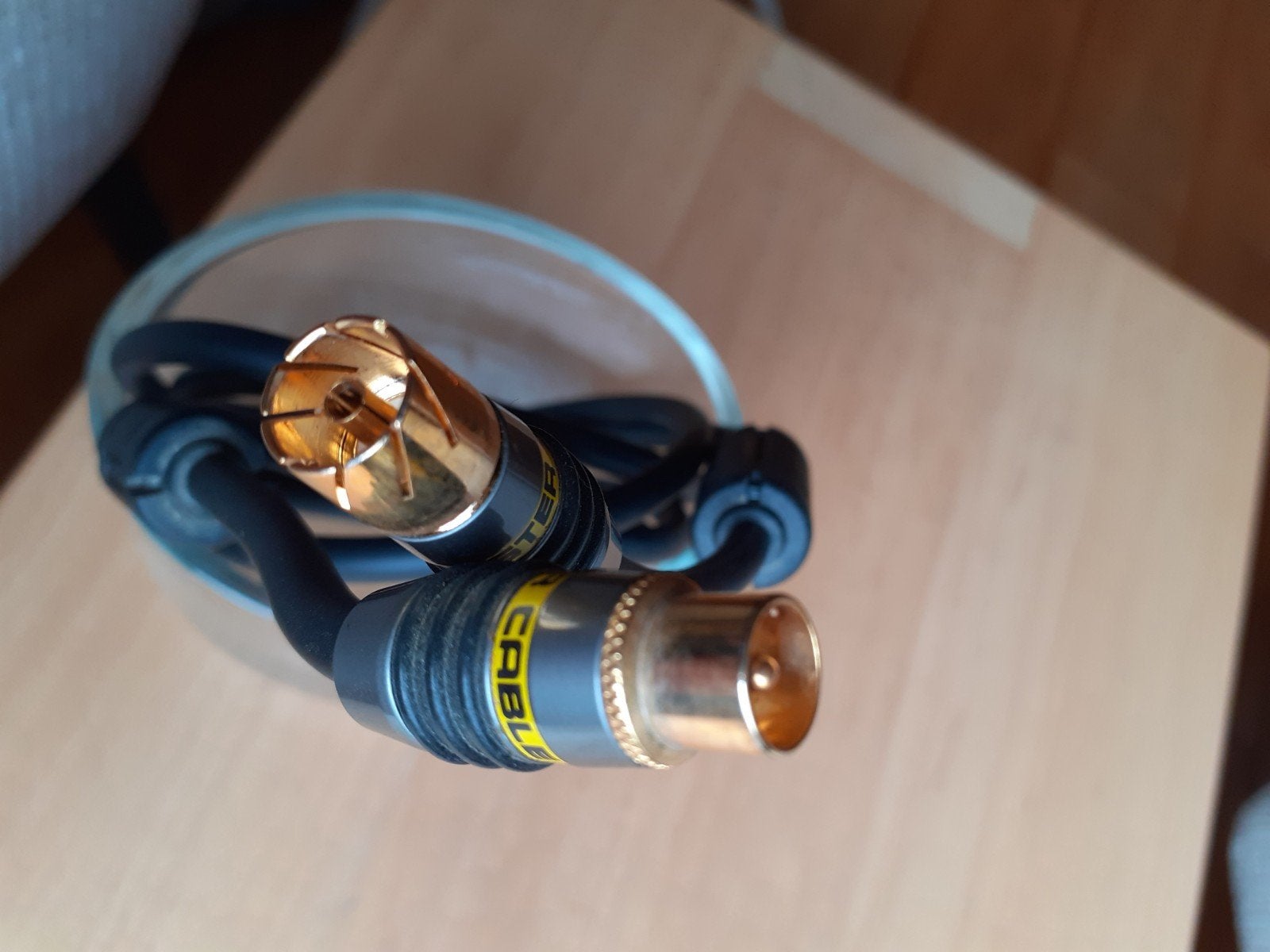 Coax Monster Cable verdeler-splitter inline-connector, Audio, Tv en Foto, Audiokabels en Televisiekabels, Ophalen of Verzenden