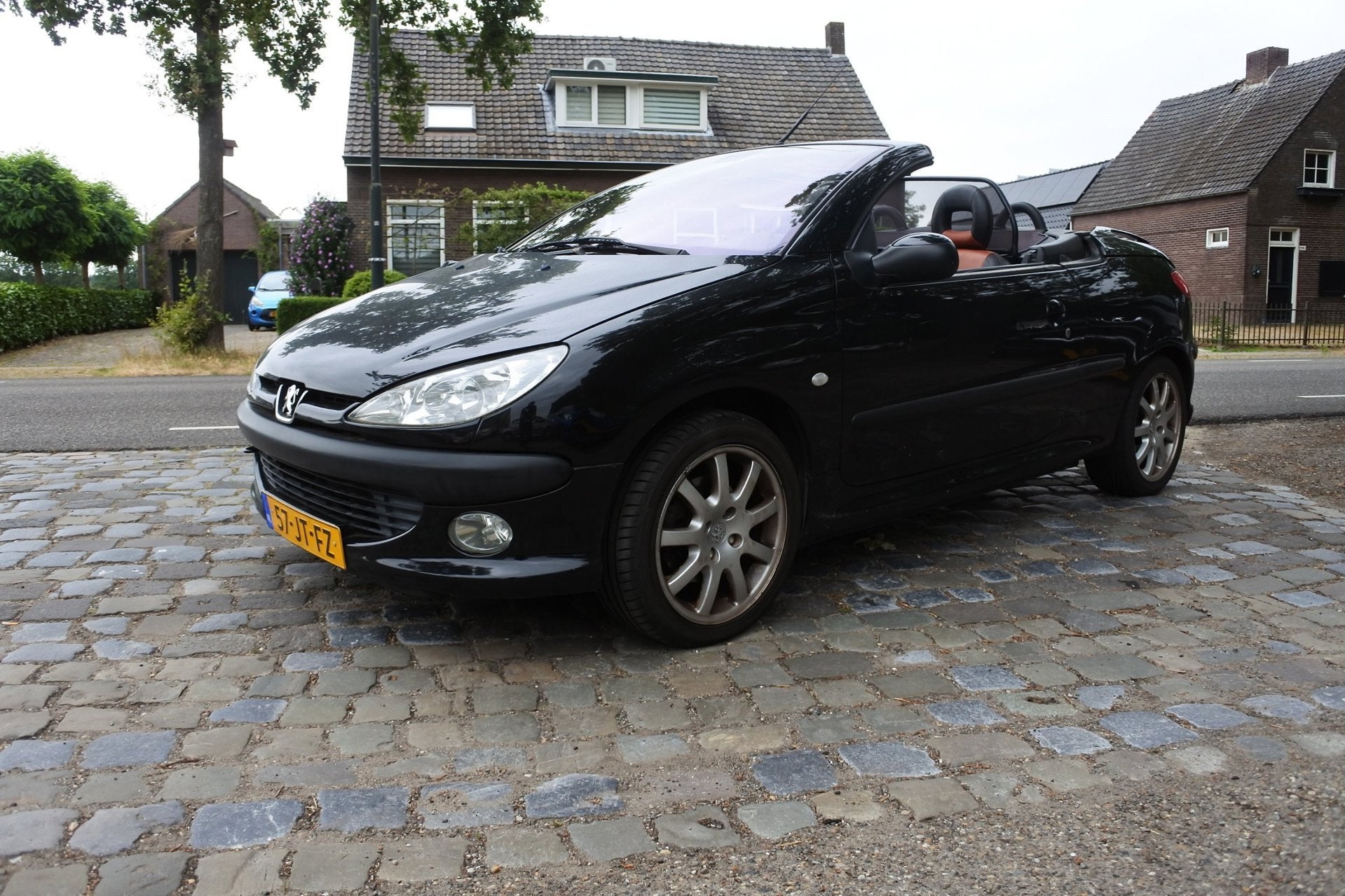 Peugeot 206 CC 2.0-16V nette goed rijdende auto met nw apk 1, Auto's, Peugeot, 136 pk, Gebruikt, 4 cilinders, Cabriolet