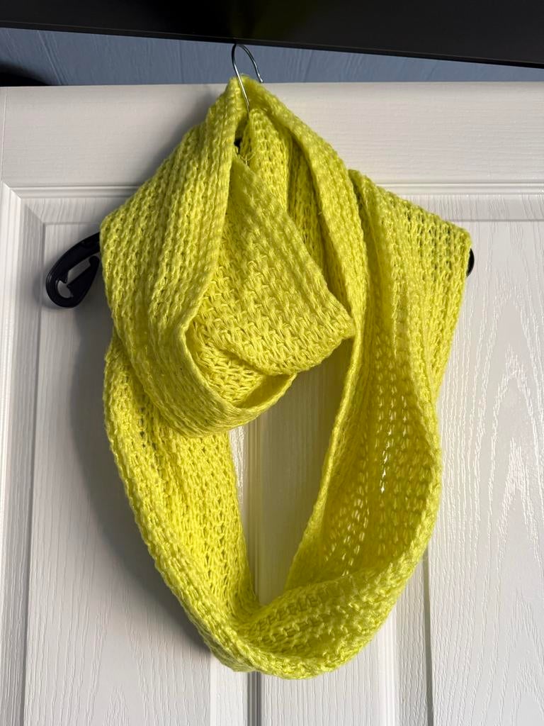 Neon gele sjaal van Cotton On, Ophalen of Verzenden, Gedragen, Maat 38/40 (M), Sjaal