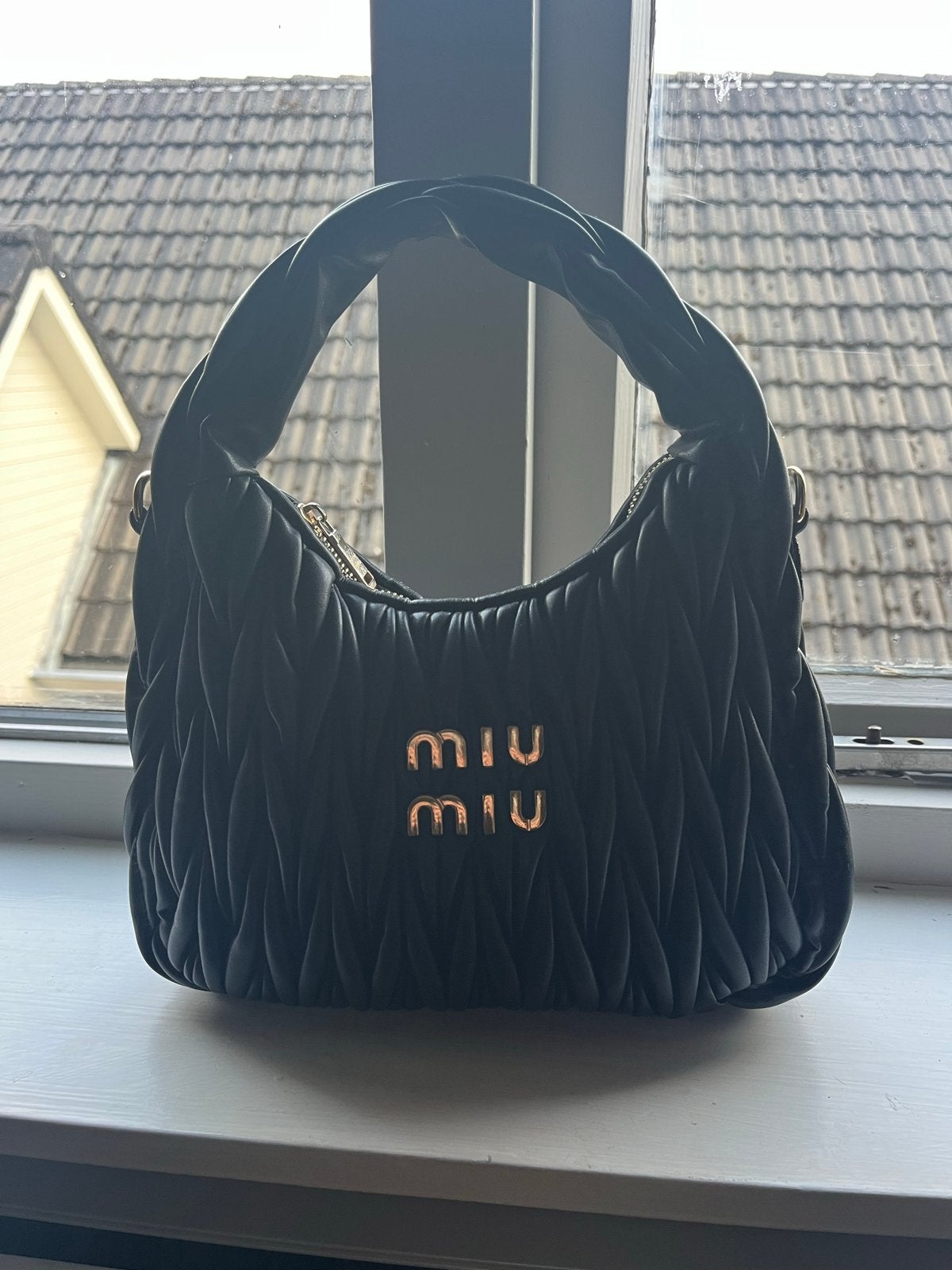 Miu Miu handtas, Sieraden, Tassen en Uiterlijk, Tassen | Damestassen, Ophalen of Verzenden, Zo goed als nieuw, Zwart, Handtas