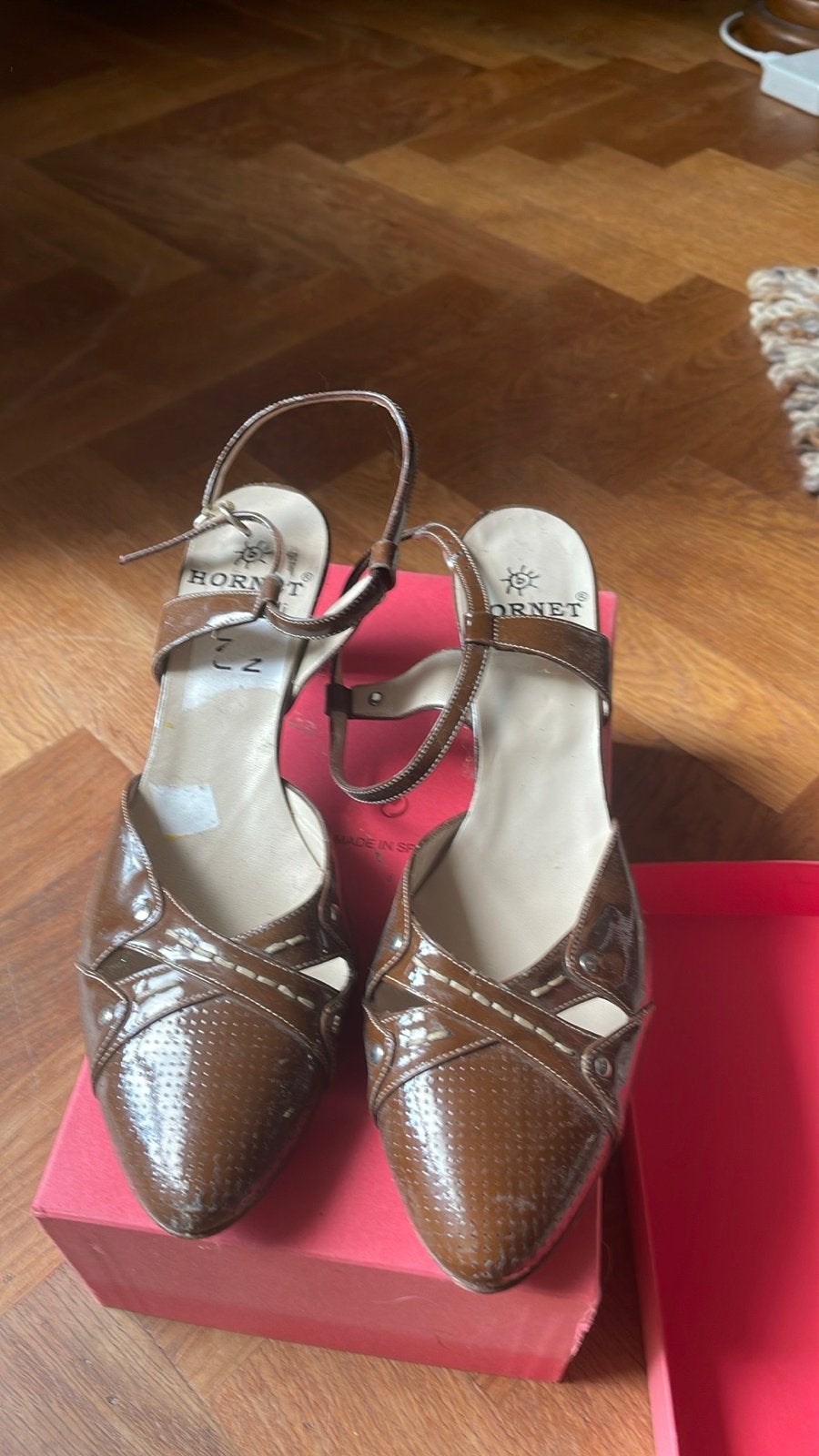 Nieuw zomerschoentje Thornet volledig leer, Kleding | Dames, Bruin, Nieuw, Sandalen of Muiltjes, Ophalen of Verzenden