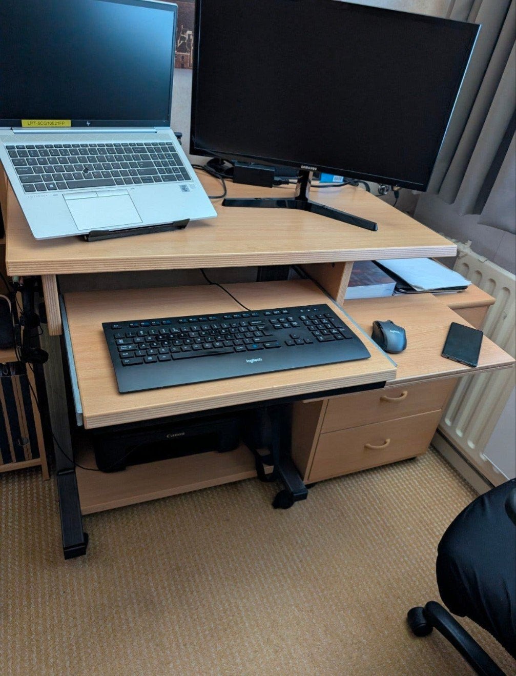 Compact stevig bureau met uitschuifbaar toetsenbordblad, Ophalen, Gebruikt, 70 tot 120 cm