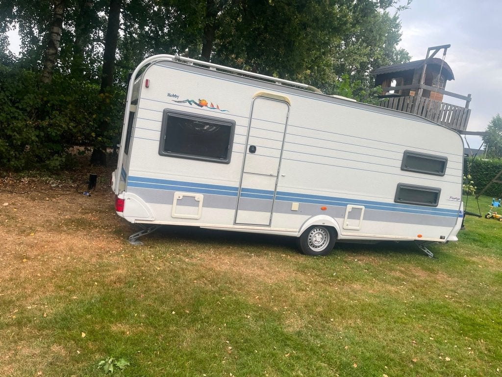 Hobby 540 met stapelbed, Caravans en Kamperen, Caravans, Hobby, Particulier, 5 tot 6 meter, Tot en met 6