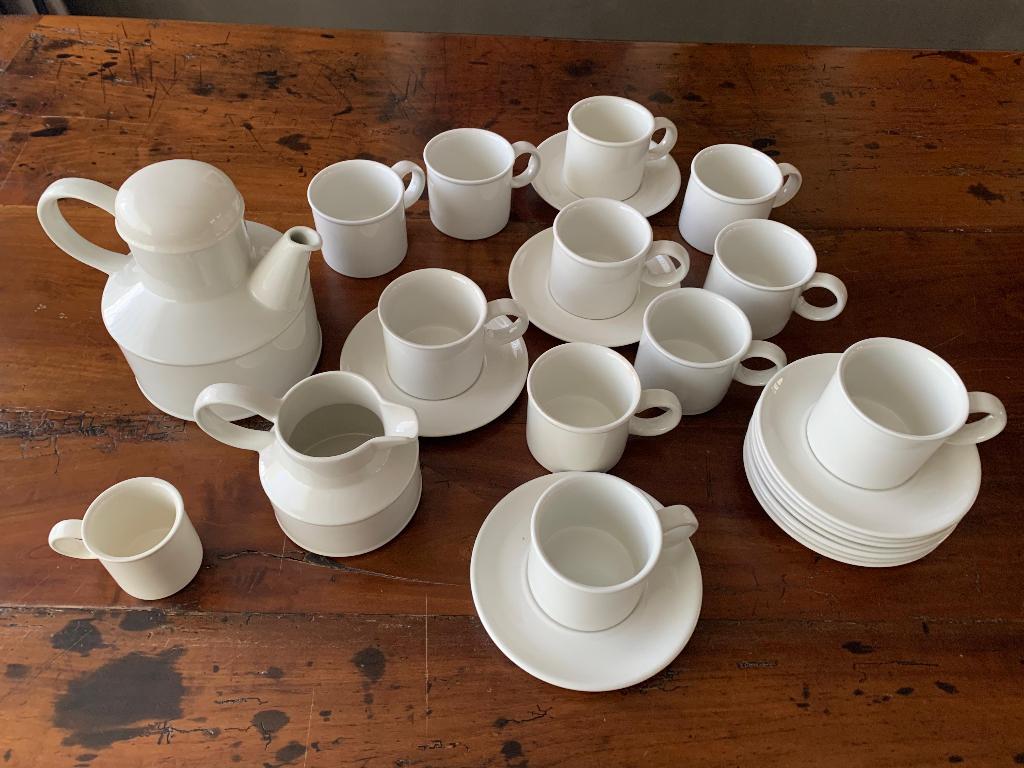Servies Wedgwood midwinter white plain, Ophalen of Verzenden, Zo goed als nieuw, Wedgwood, Kop(pen) en/of Schotel(s)