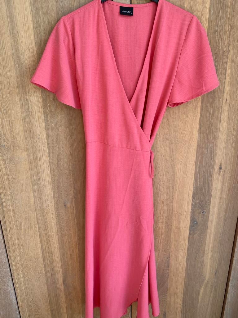 Studio Roze Overgooier Jurk Maat XS, Kleding | Dames, Jurken, Ophalen, Zo goed als nieuw, Knielengte, Roze