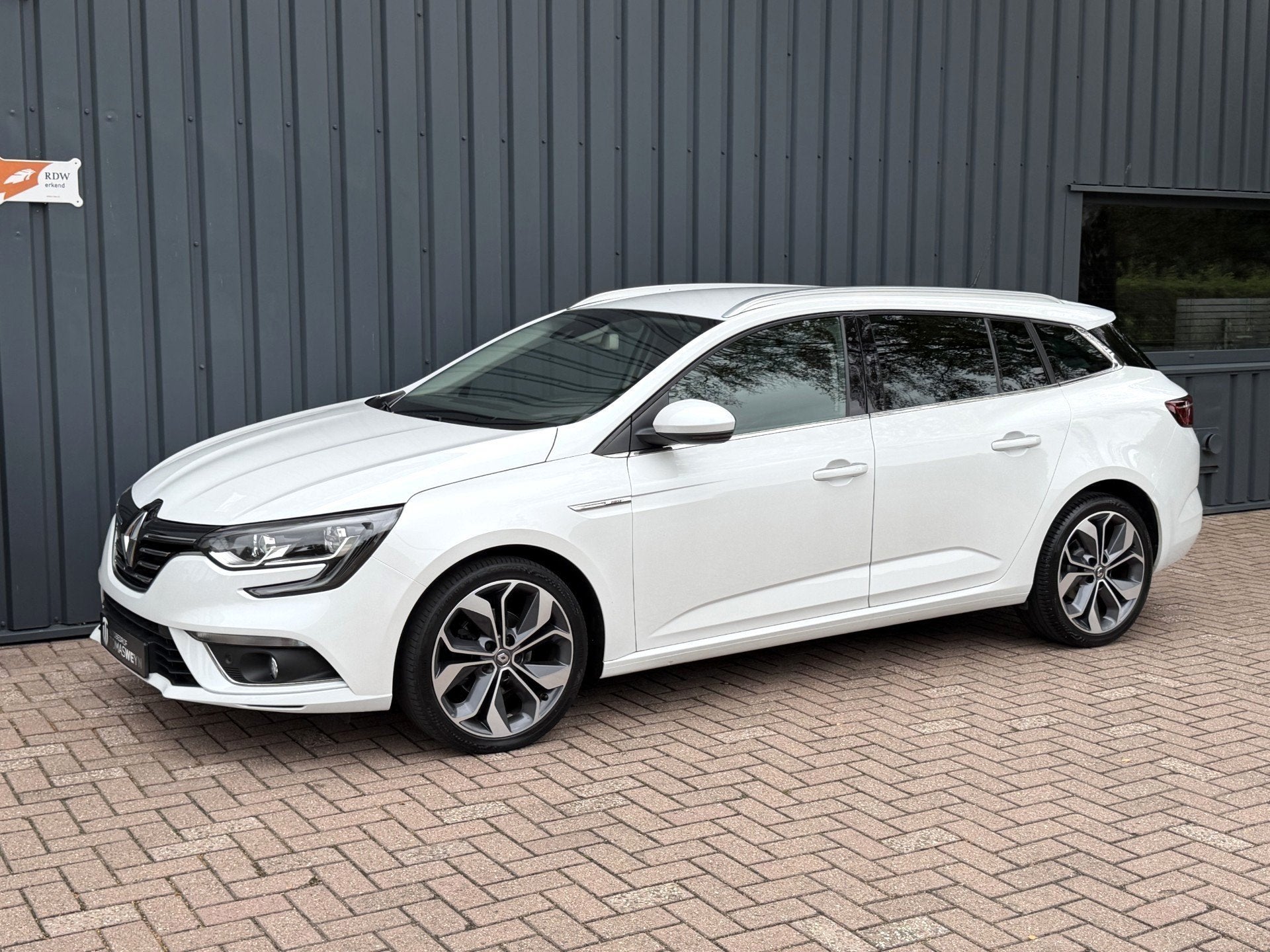 Renault Mégane Estate 1.2 TCe Bose COMPLEET!/ONDERHOUDEN!/, Auto's, Voorwielaandrijving, Gebruikt, 4 cilinders, Leder en Stof
