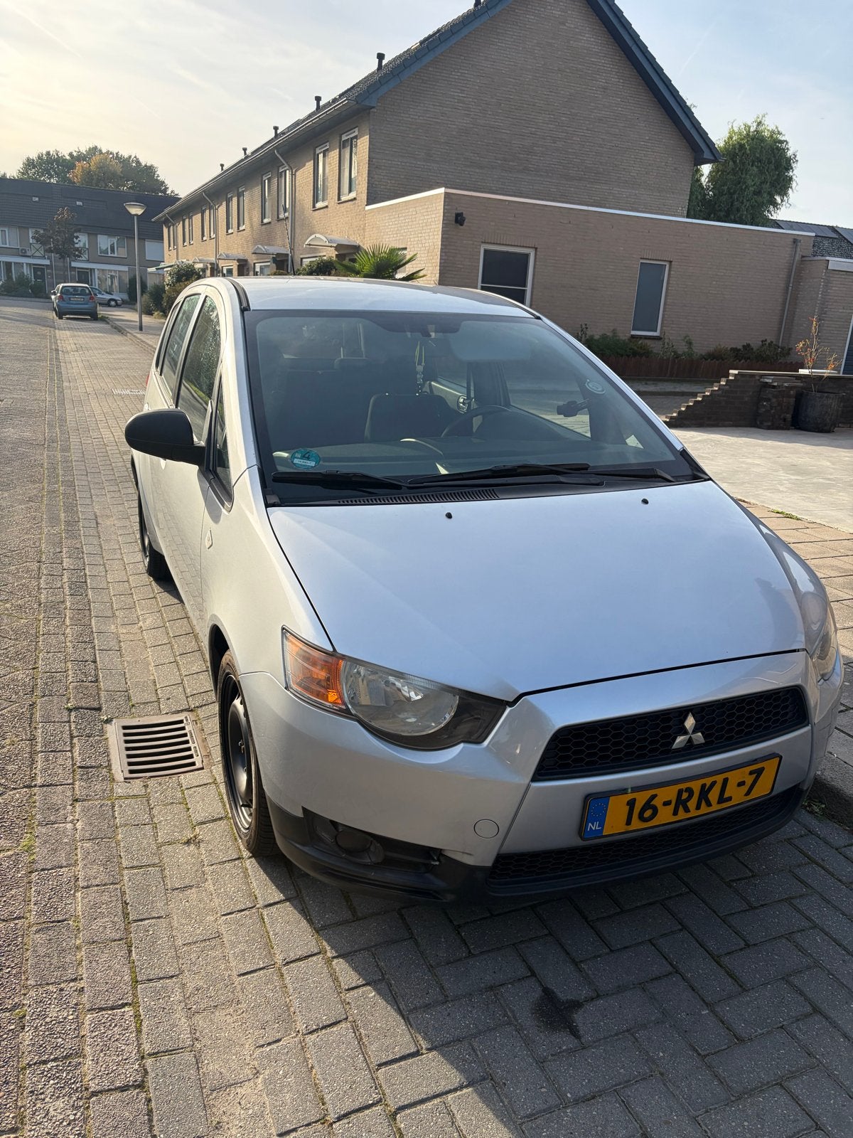 Mitsubishi Colt 1.1 5-DR 2011 Grijs, Auto's, Dealer onderhouden, Stof, 74 pk, Colt