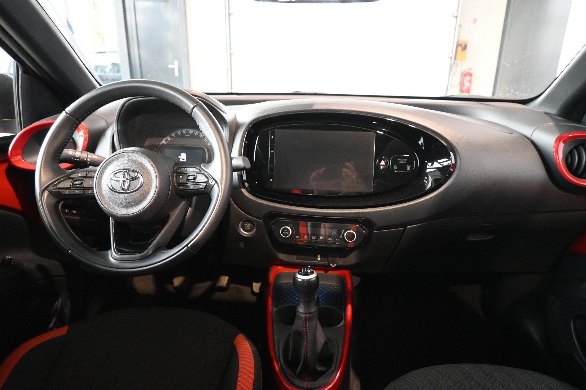 Toyota Aygo X 1.0 VVT-i MT Play Clima Carplay Panoramadak Ca, Auto's, Stof, Gebruikt, Met garantie (alle), 4 stoelen