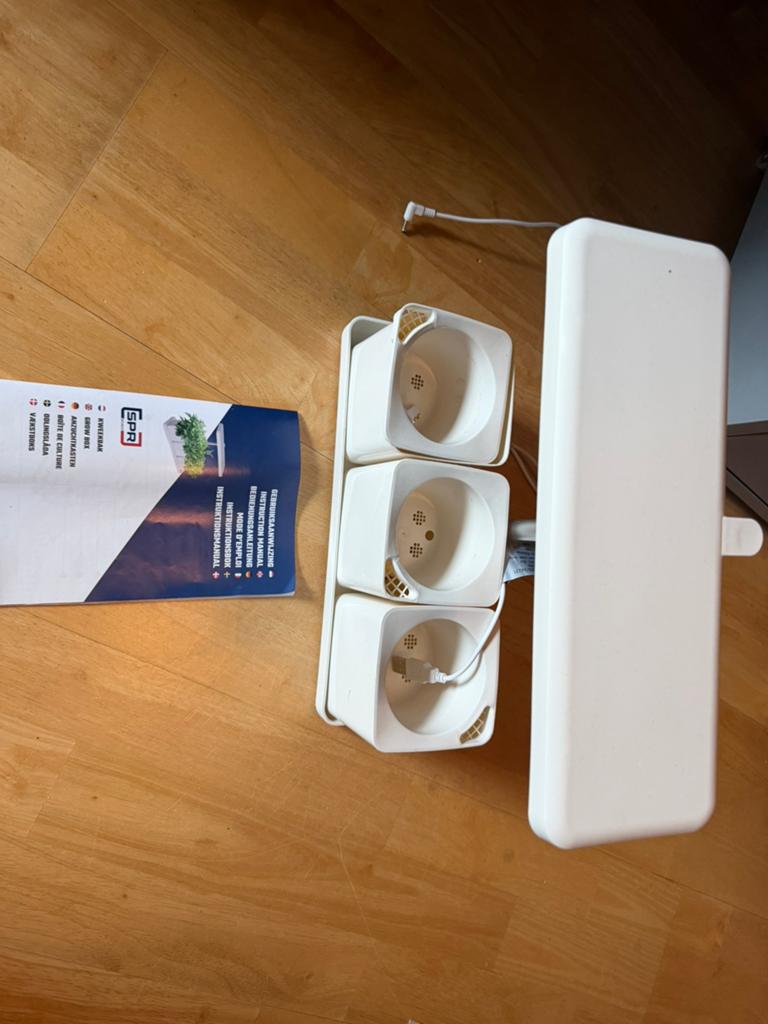 Kweekbakjes met led groeilamp nieuwstaat, Tuin en Terras, Kweekspullen, Ophalen of Verzenden, Zo goed als nieuw
