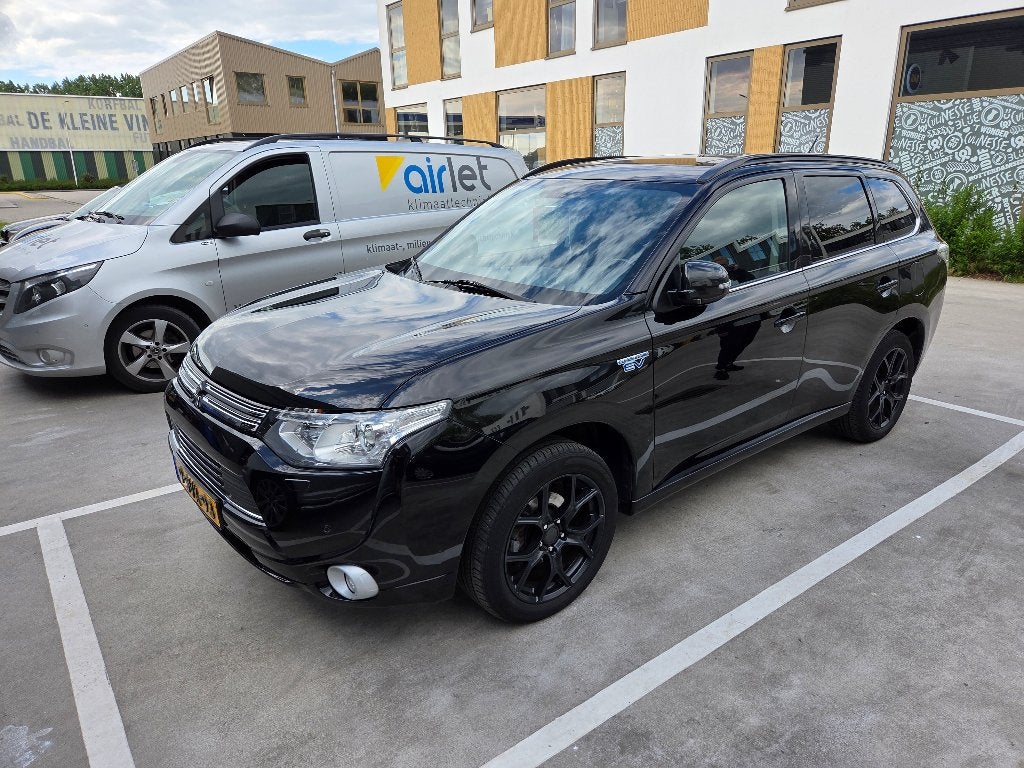 Mitsubishi Outlander 2.0 Dohc Mivec Phev 203pk 4WD CVT 5P, Outlander, Zwart, 75 €/maand, Vierwielaandrijving