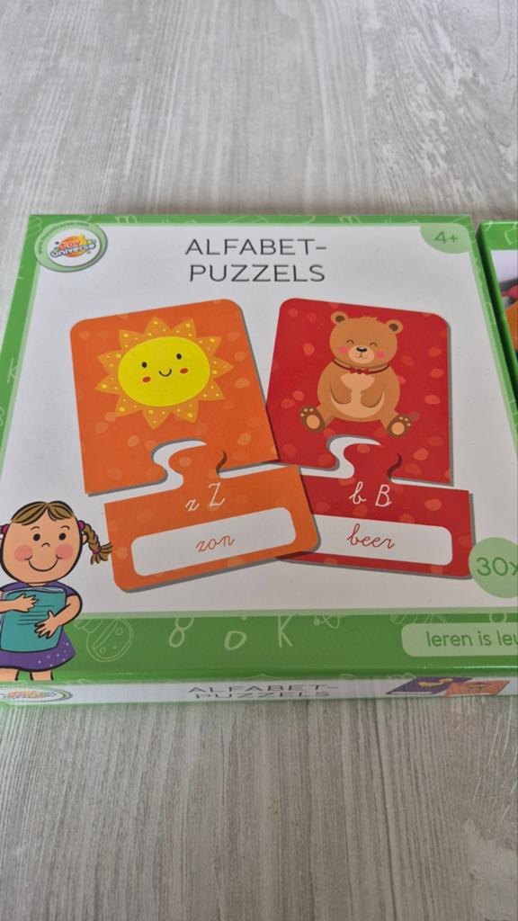 Alfabet Puzzels - Toy Universe - Compleet in doos, Ophalen, Meer dan 50 stukjes, Zo goed als nieuw, 4 tot 6 jaar