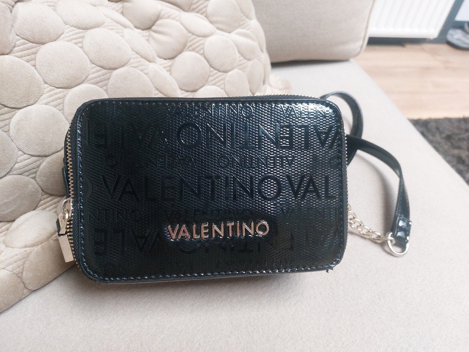 originele valentino dames tas... tasje zwart lak, Sieraden, Tassen en Uiterlijk, Ophalen of Verzenden, Zo goed als nieuw, Zwart