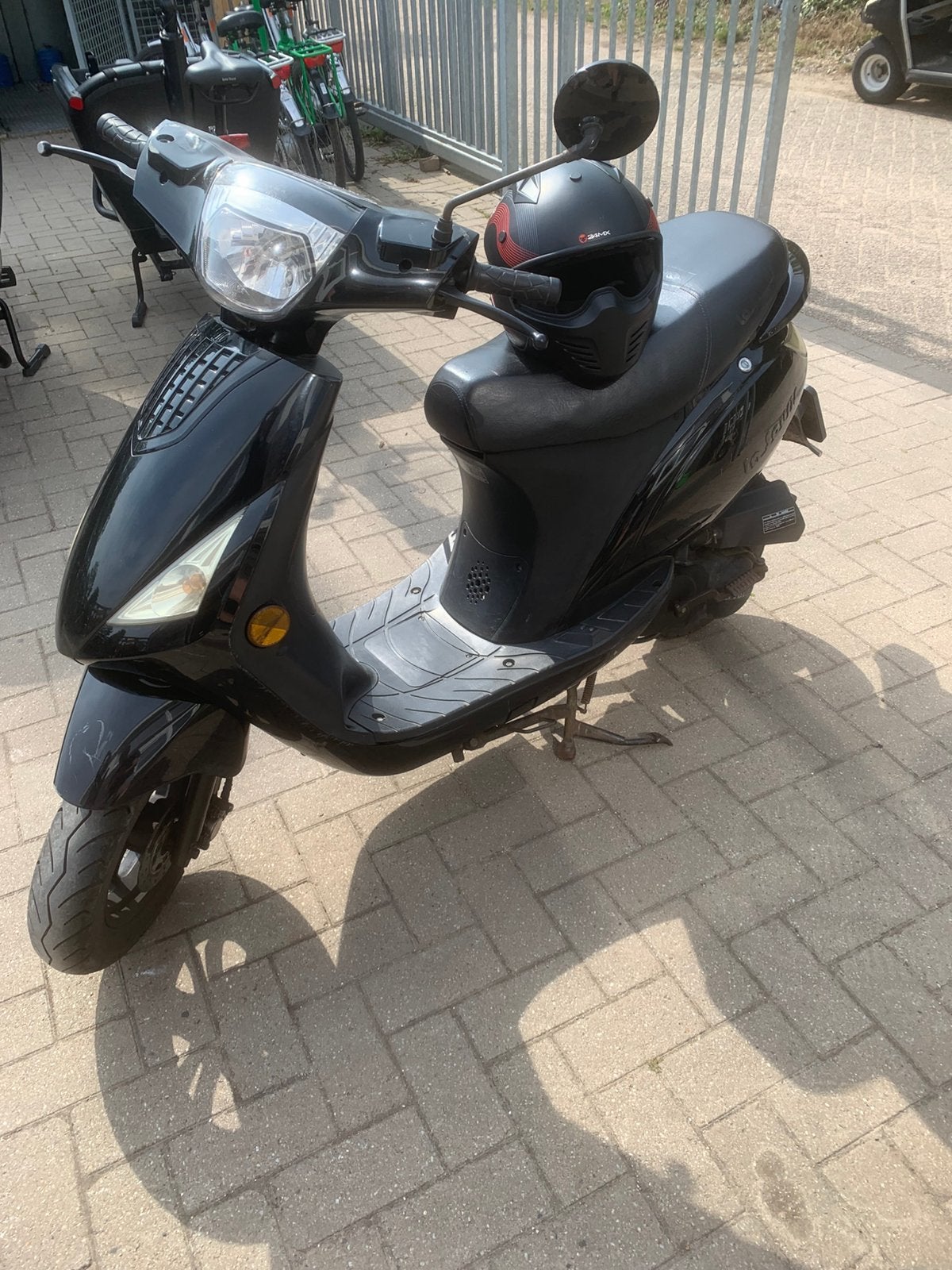 La souris city, Ophalen, Zo goed als nieuw, Benzine