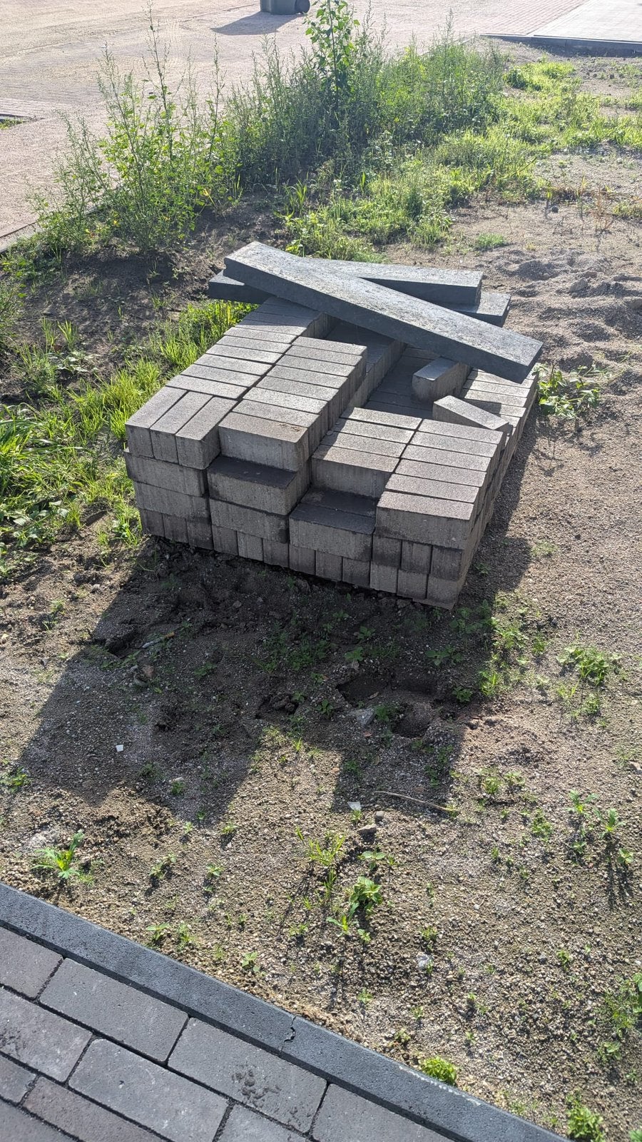Gratis afhalen betonklinkers 21x6,8x8, Ophalen, Nieuw, Beton, Klinkers