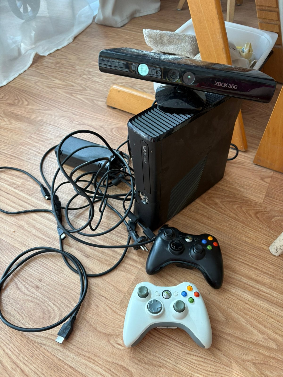 XBOX 360 slim, Spelcomputers en Games, Spelcomputers | Xbox 360, Ophalen, Met kinect, Met 2 controllers, 250 GB
