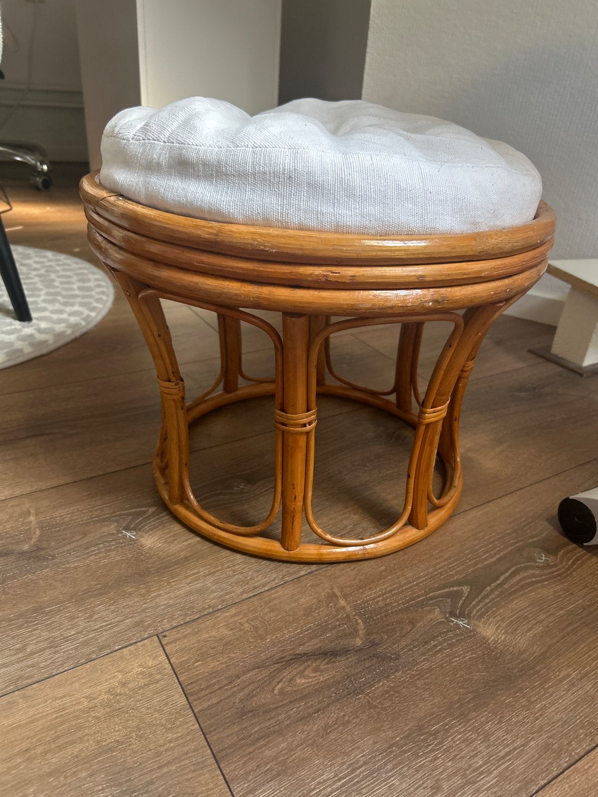 Rotan kruk met kussen, Ophalen, Gebruikt, Overige materialen
