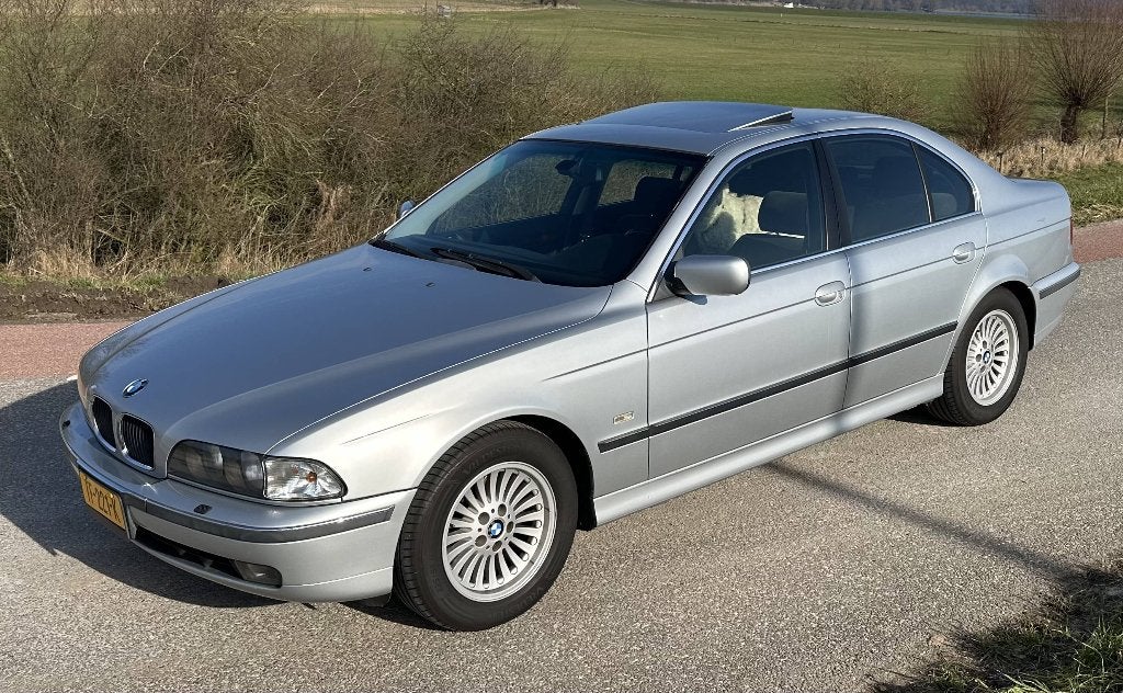 BMW 528i E39 1997, Auto's, Automaat, 2000 kg, 75 €/maand, Grijs
