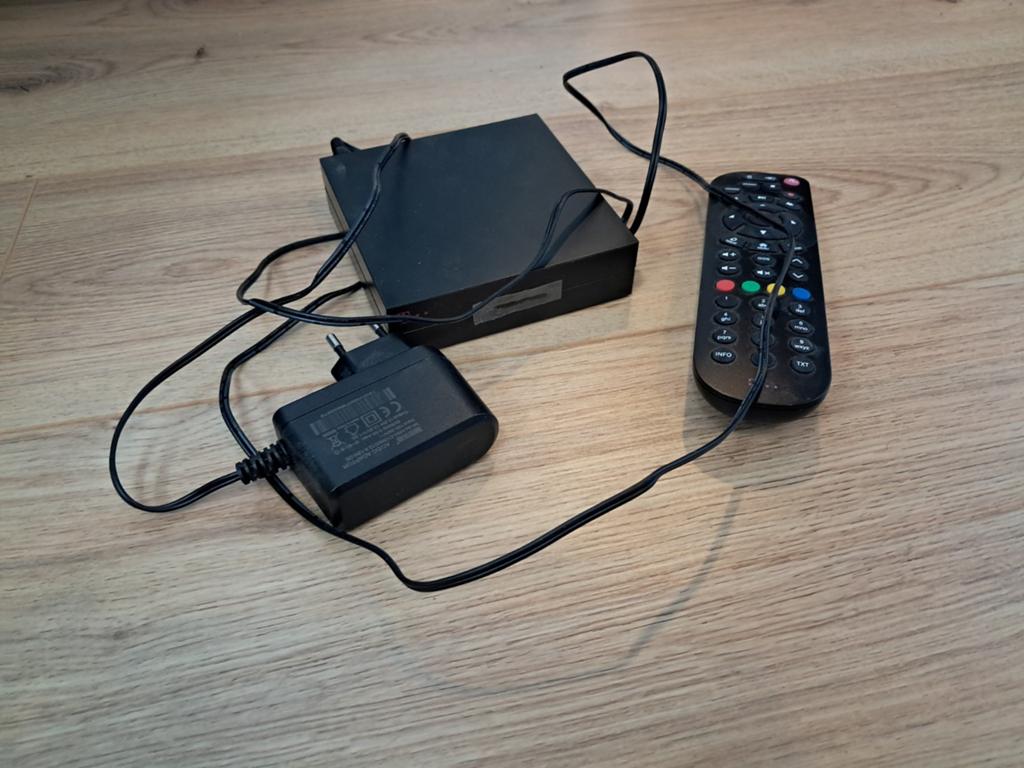 Amino Aria 610X Decoder met afstandsbediening, Ophalen of Verzenden, Gebruikt, Decoder