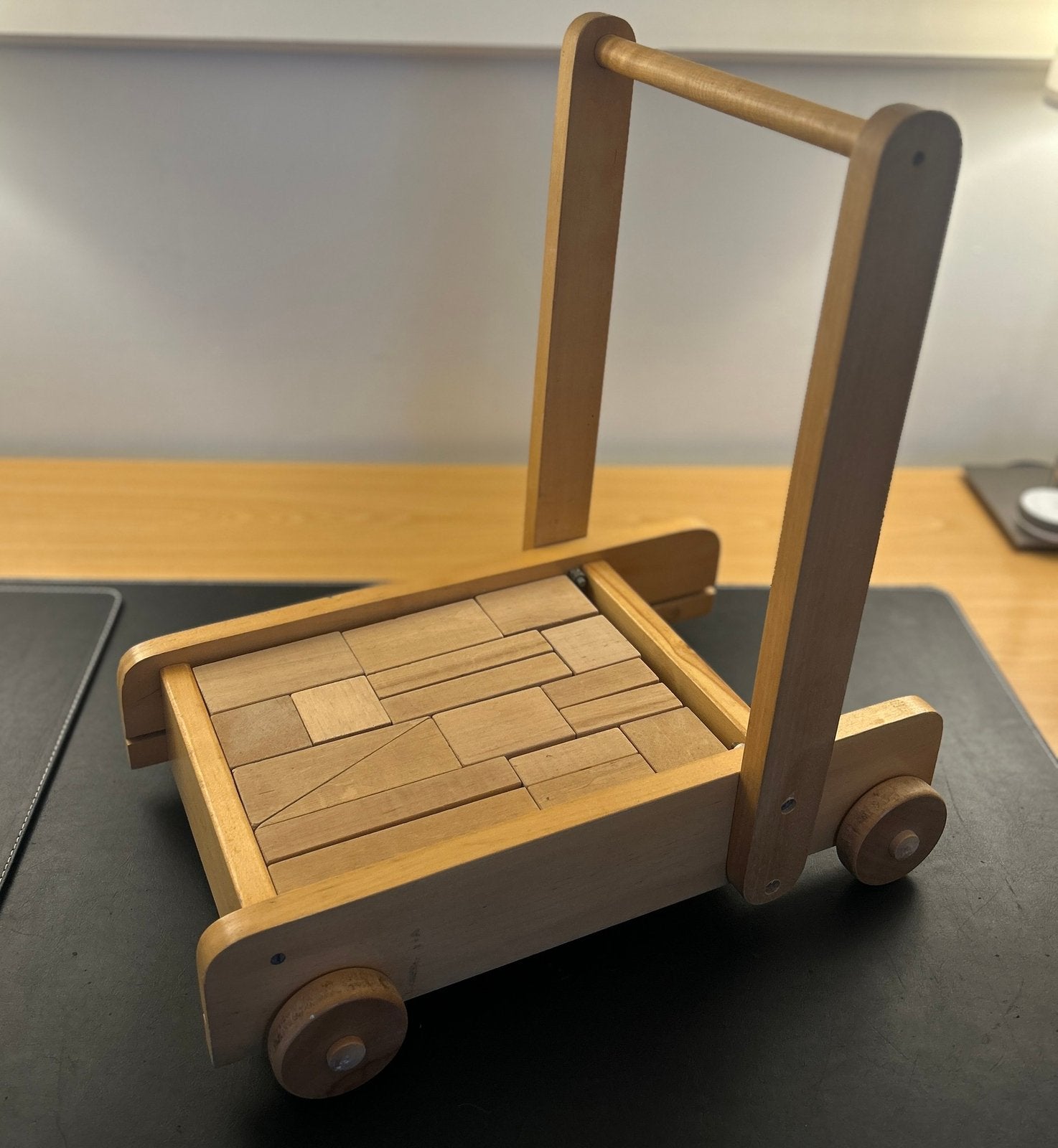 Vintage Loopwagen met blokken, Kinderen en Baby's, Speelgoed | Houten speelgoed, Ophalen, Gebruikt, Duw- of Trekspeelgoed