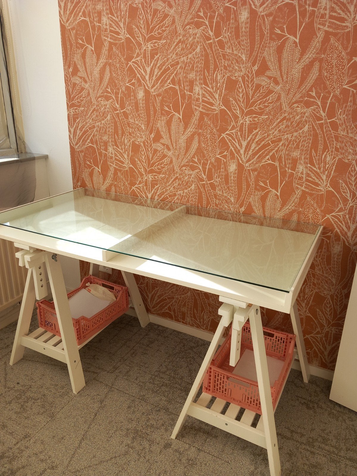 Ikea bureau met glasplaat, Ophalen, Gebruikt, Scandinavisch, Hout