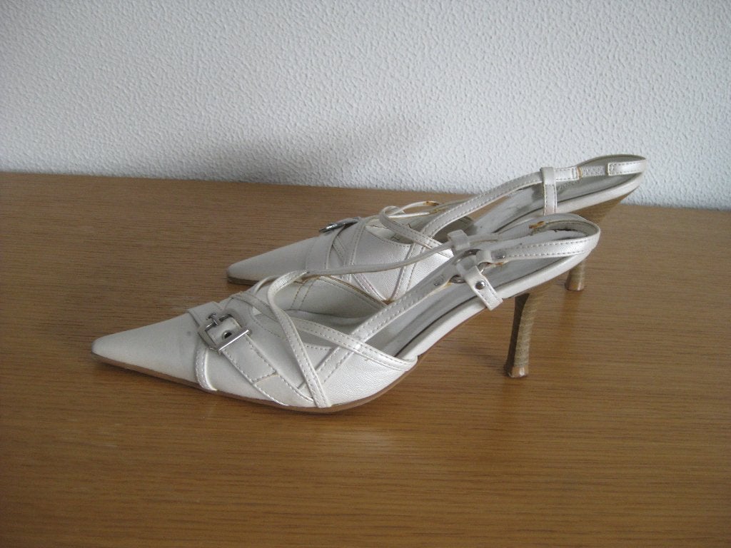 Parelmoer kleurige hakken schoenen maat 38 – ariane, Kleding | Dames, Schoenen, Overige kleuren, Ariane, Ophalen of Verzenden
