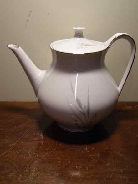 Theepot met zilver motief, Overige materialen, Overige typen, Ophalen of Verzenden, Zo goed als nieuw