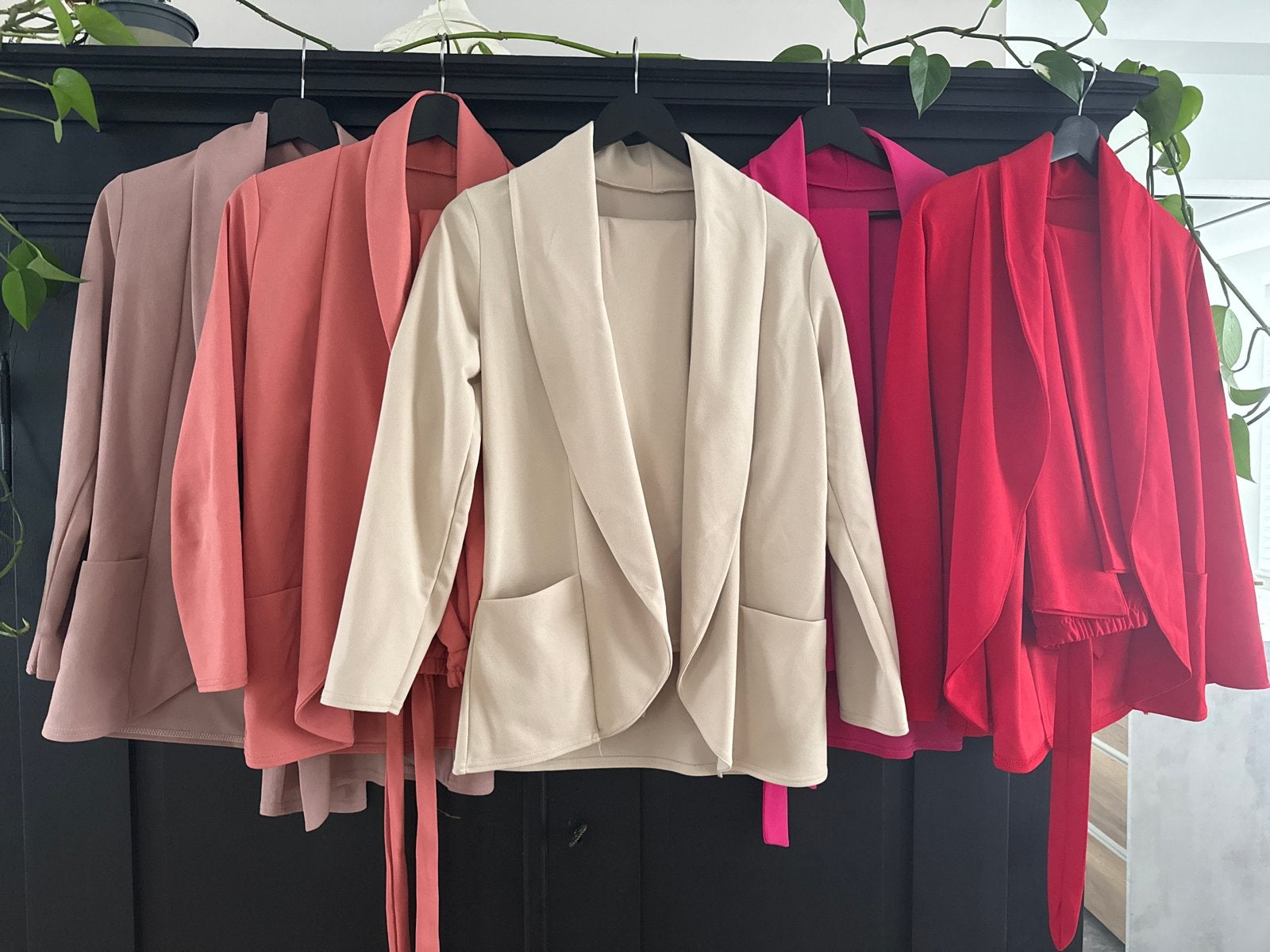 5x Joans Store 2-delige Pakken Maat 38 - Diverse Kleuren, Kleding | Dames, Maat 38/40 (M), Kostuum of Pak, Meerkleurig, Ophalen of Verzenden