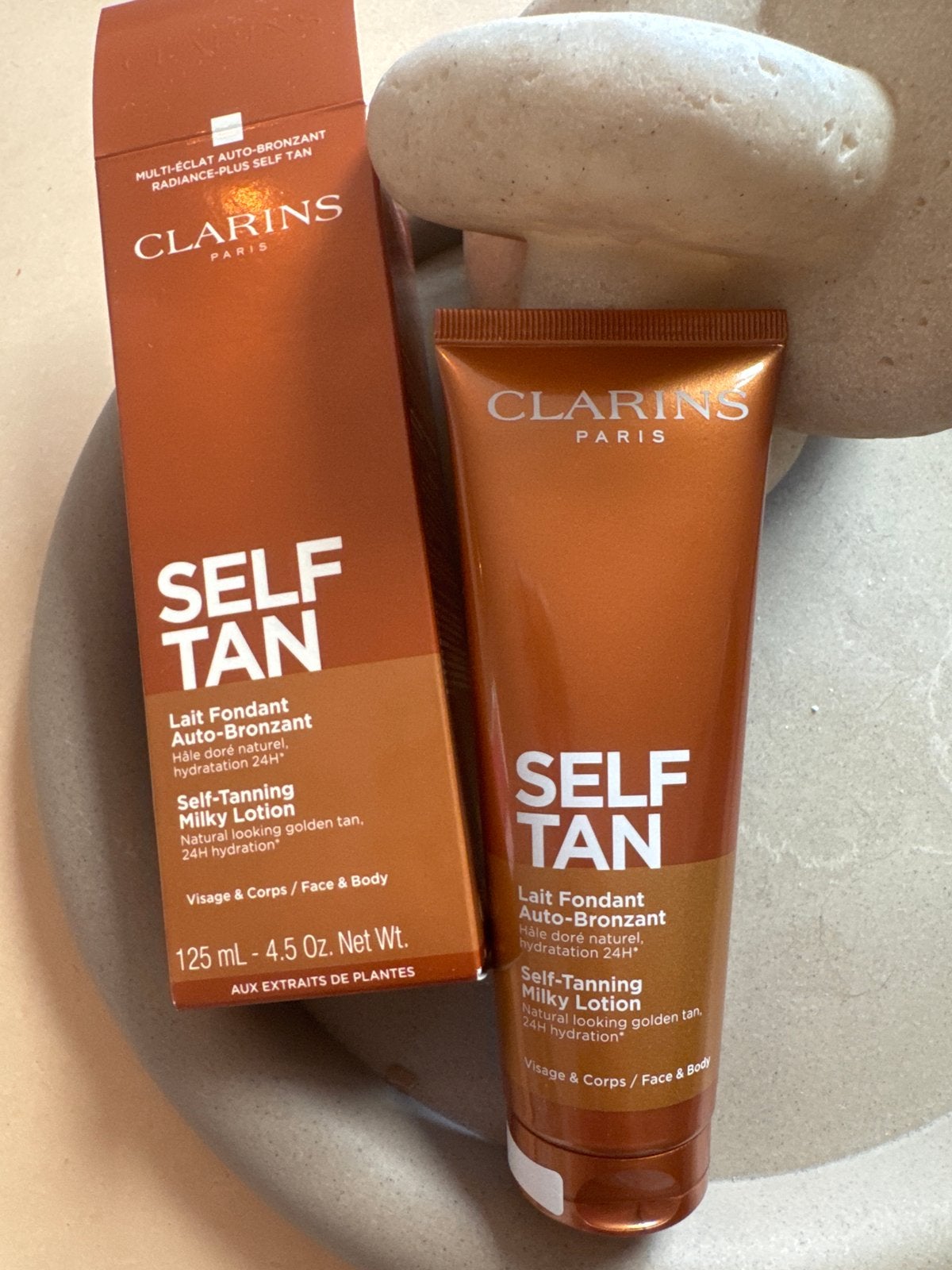 Clarins Self Tan Lait Fondant Auto-Bronzant 125 ml, Ophalen of Verzenden, Nieuw, Bodylotion, Crème of Olie