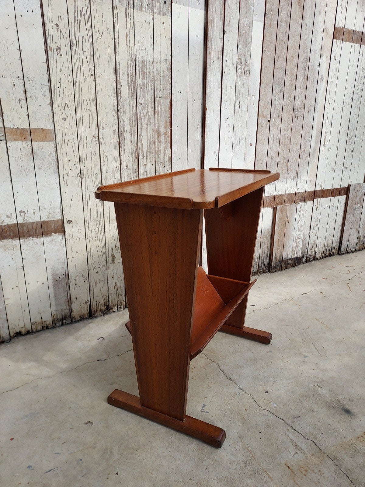 Vintage Houten Bijzettafel met Tijdschriftenrek, Gebruikt, Vintage, 60 cm of meer, Rechthoekig