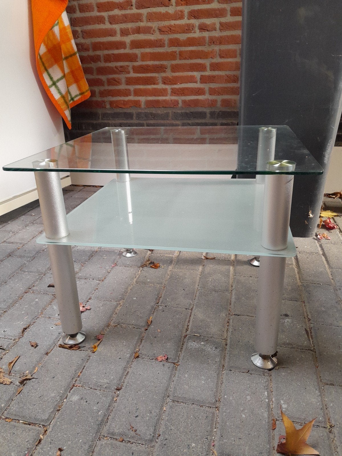 Glazen bijzettafel met metalen poten, Gebruikt, Vierkant, 55 tot 75 cm, Glas
