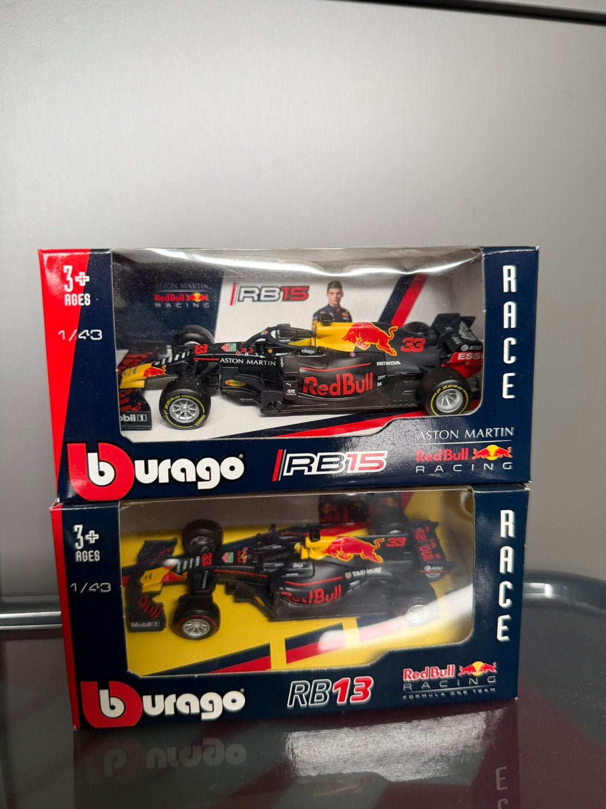 Burago RB13 & RB15 1:43 max verstappen F1, Ophalen of Verzenden, Zo goed als nieuw, Auto, Overige merken
