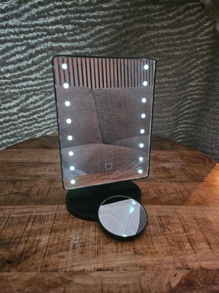 Make-up spiegel met LED verlichting en vergrootspiegel, Ophalen