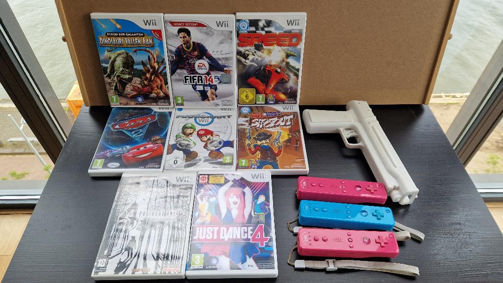 Wii spellen en controllers, Spelcomputers en Games, Spelcomputers | Nintendo Wii, Zo goed als nieuw, Met 3 controllers of meer