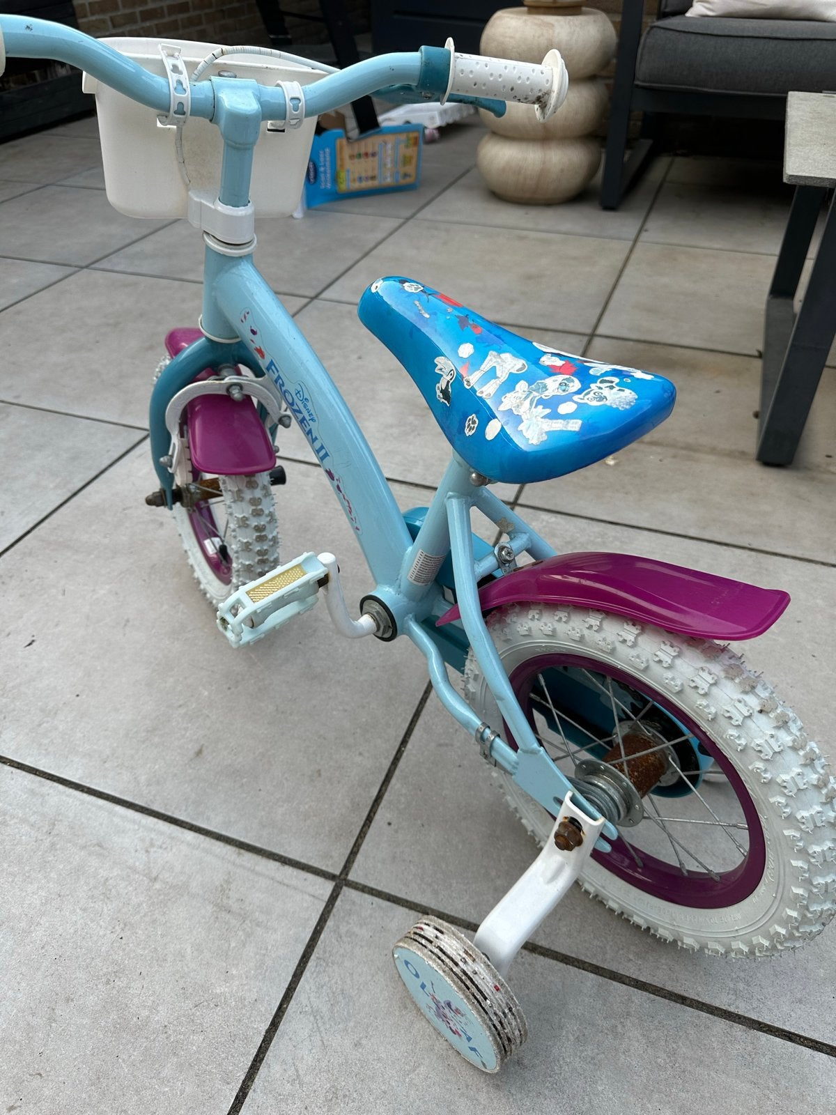 Frozen II Kinderfiets met zijwieltjes, Fietsen en Brommers, Fietsen | Kinderfietsjes, Ophalen, Terugtraprem, Zijwieltjes, Gebruikt