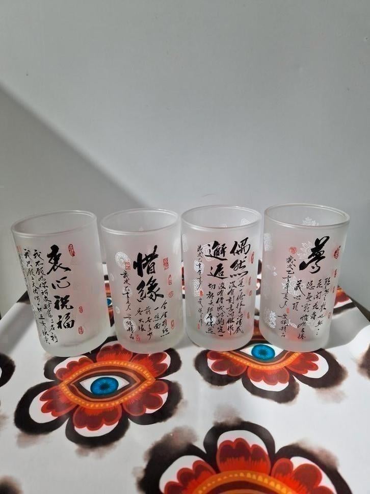 4x drinkglazen set met Chinese gedichten, zo goed als nieuw, Ophalen of Verzenden, Zo goed als nieuw