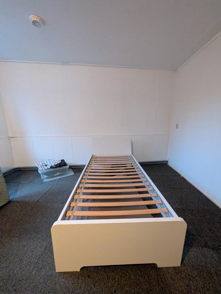 Ikea ASKVOLL bed + LURÖY lattenbodem - Zo goed als nieuw, Huis en Inrichting, Slaapkamer | Bedden, Zo goed als nieuw, Eenpersoons